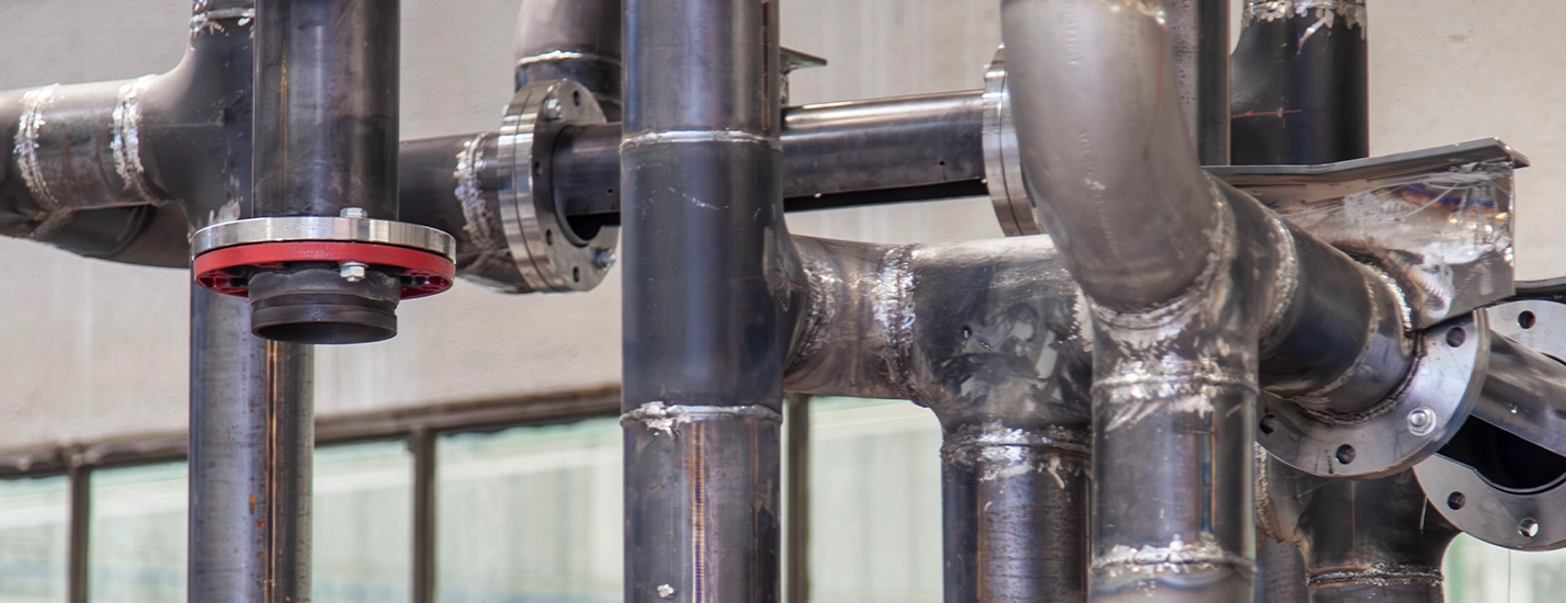 Detall de connexions metàl·liques amb alta resistència a la corrosió