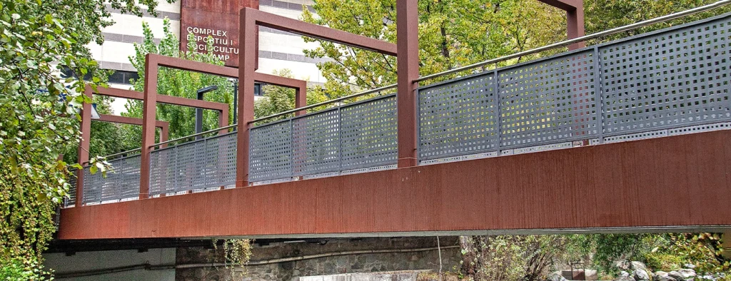 Detall de l’estructura metàl·lica del Pont de Sant Miquel