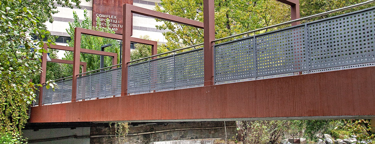 Detall de l’estructura metàl·lica del Pont de Sant Miquel